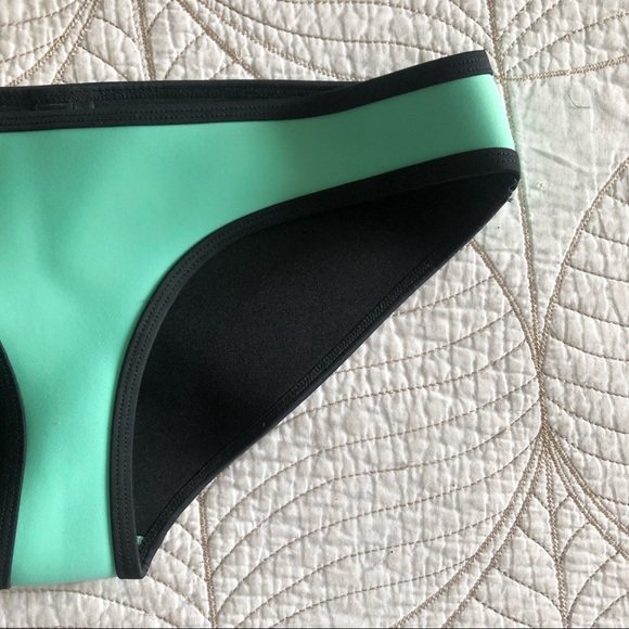 5/$35🍑 TRIANGL Mint & Black Bikini Bottoms - Picture 2 of 6